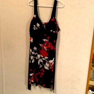 Pretty black/white/red floral pattern dress. Reitmans brand size xl.